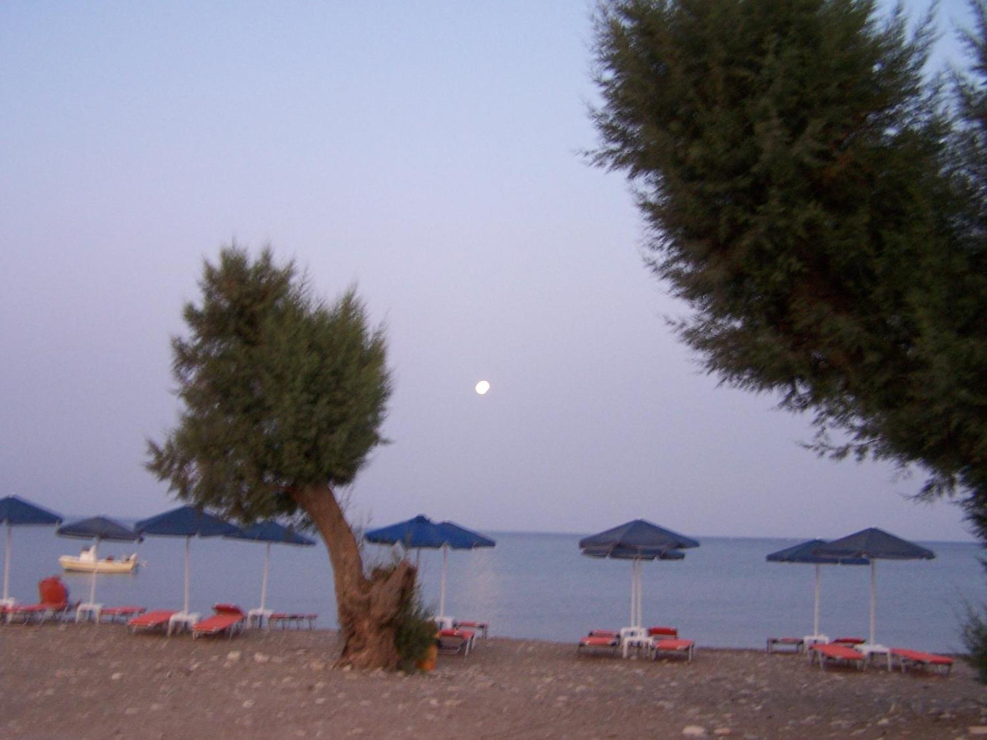 Karin & Nikos Hotel อิไรออน ภายนอก รูปภาพ