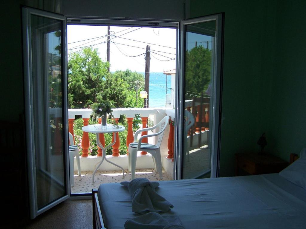 Karin & Nikos Hotel อิไรออน ภายนอก รูปภาพ